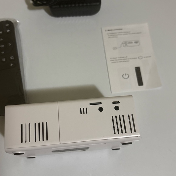 Mini Projector Z1 - White - Picture 8 of 9